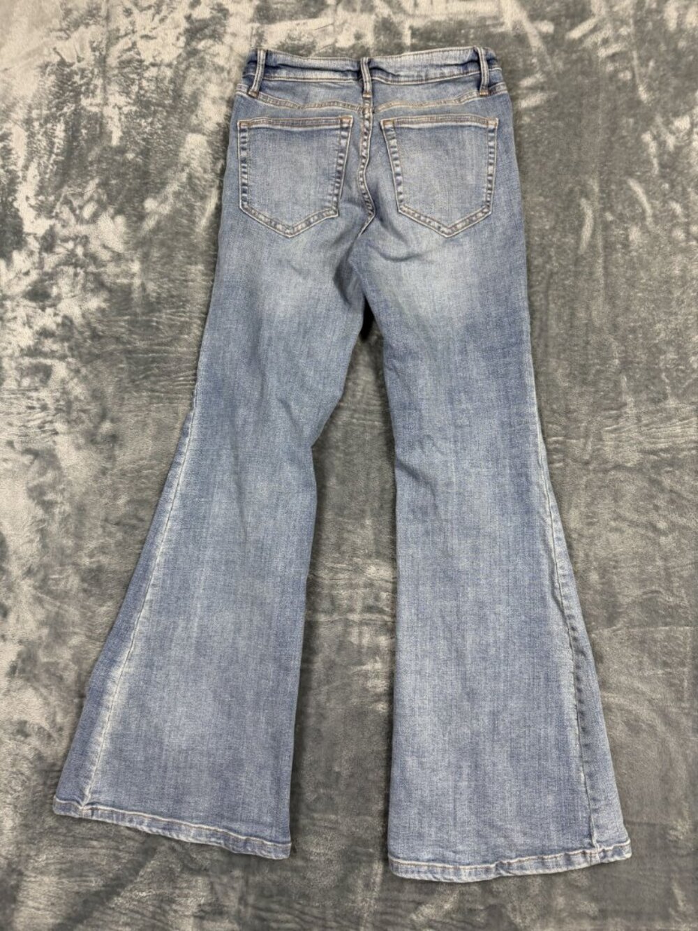Wild Fable Womens Mid-Rise Flare Jeans Size 4 Light Wash Denim - Picture 7 of 10